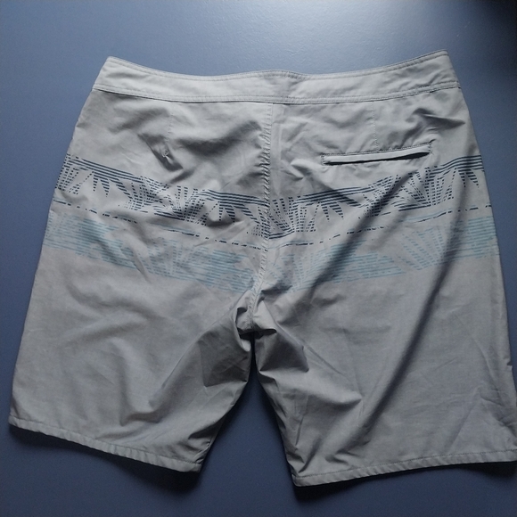 Travis Mathew Board Shorts Size 40 - Picture 12 of 14